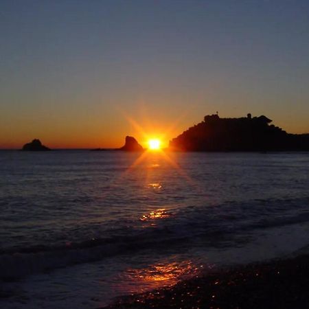 Apartamento En La Playa Con Vistas De Ensueno Almunecar Luaran gambar