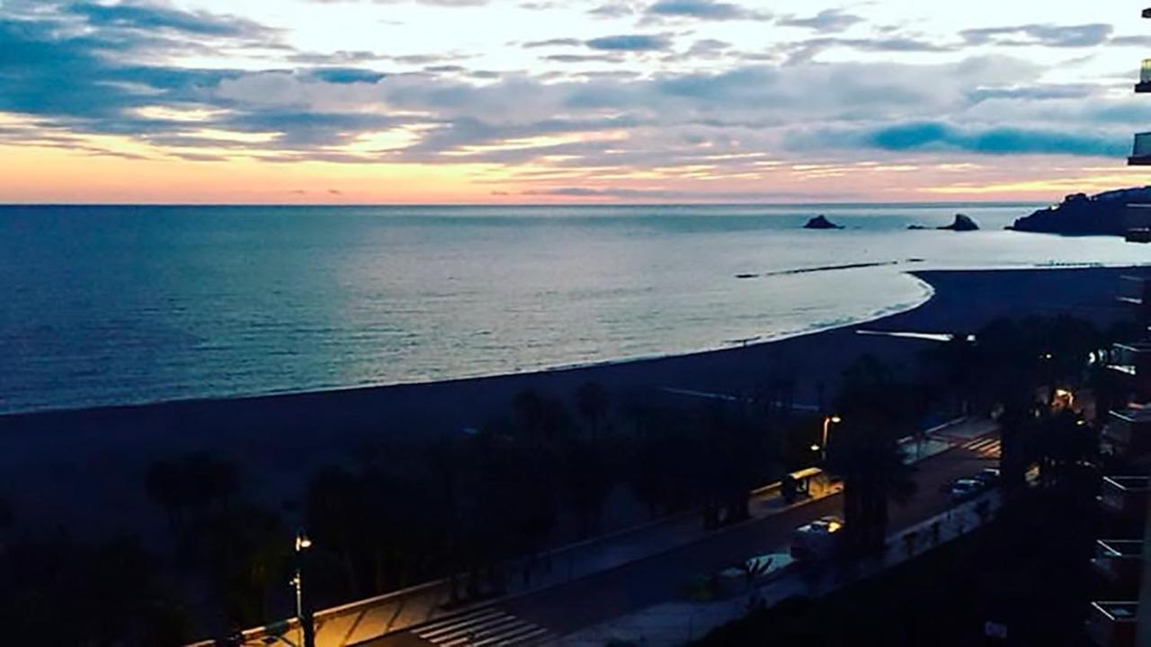 Apartamento En La Playa Con Vistas De Ensueno Almunecar Luaran gambar